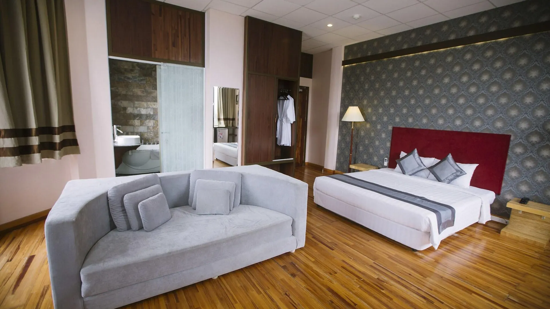 New Wave Vung Tau Hotel 4*,